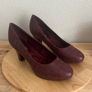 Easy Street Equinox Womens Round Stiletto Heel Pumps burgundy